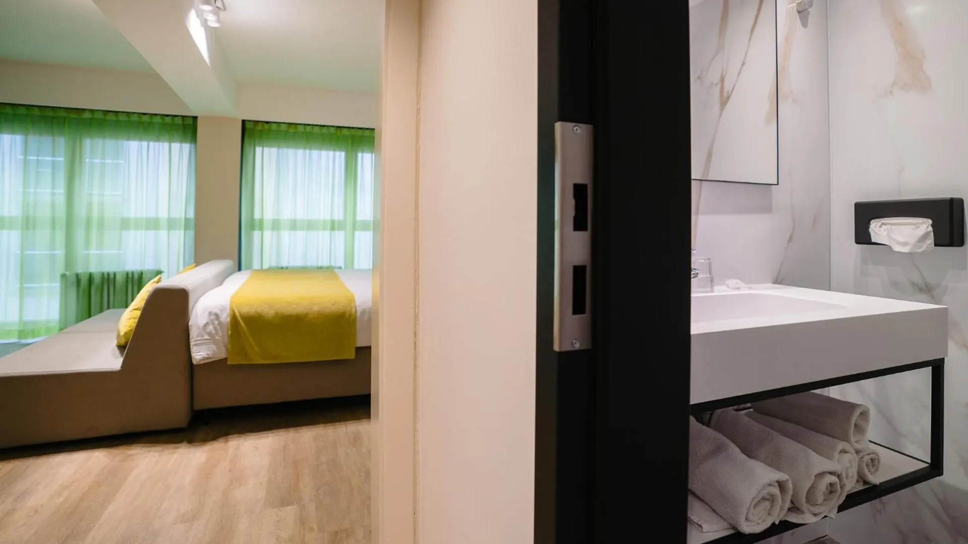 Ostend Hotel 3*,